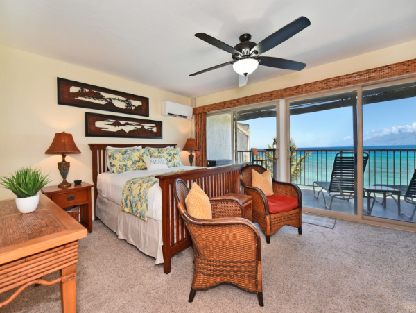 Luxury Oceanfront Condo in West Maui - Stunning Views & Amenities